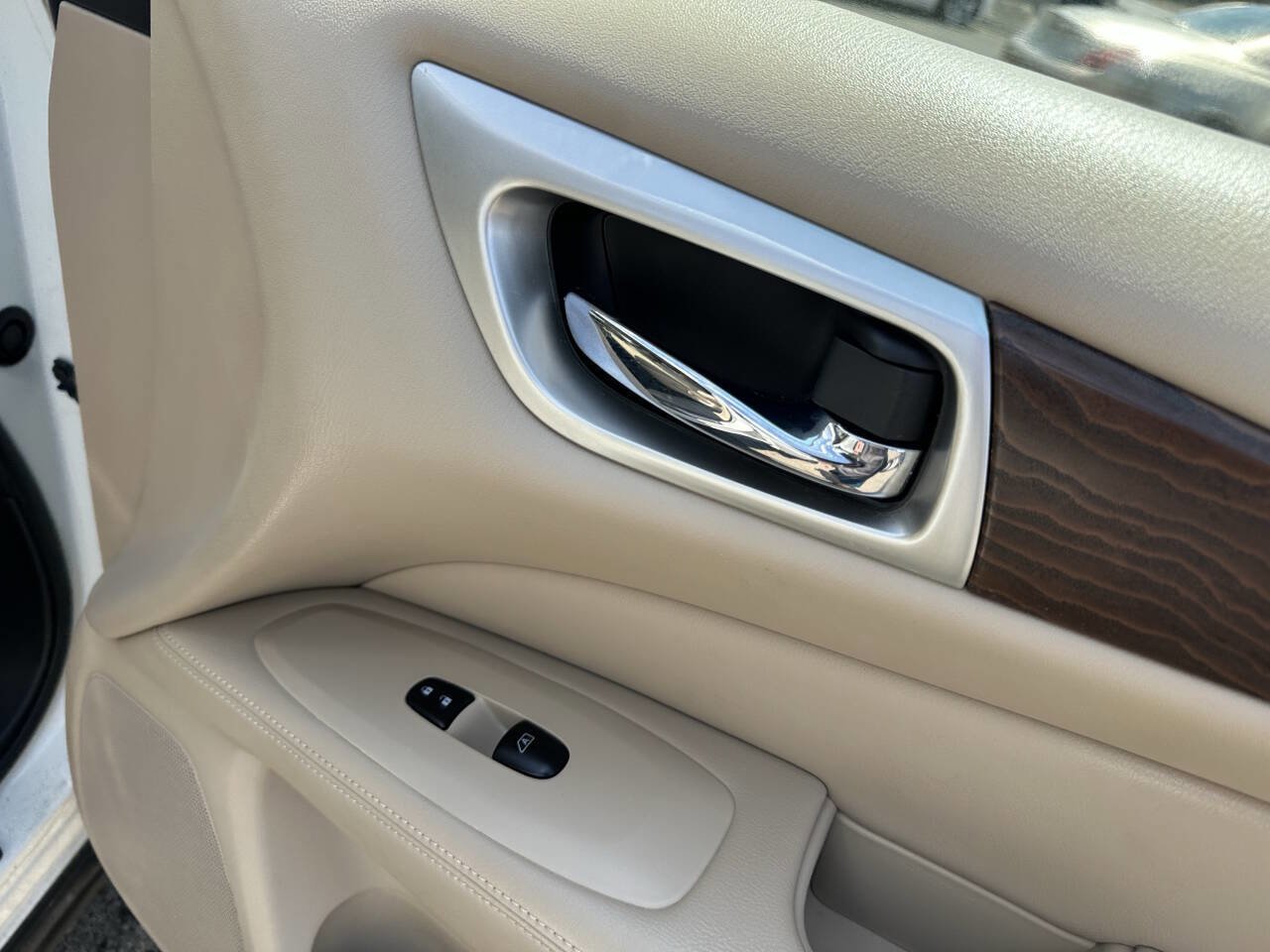 Used 2018 Nissan Pathfinder Platinum image 25