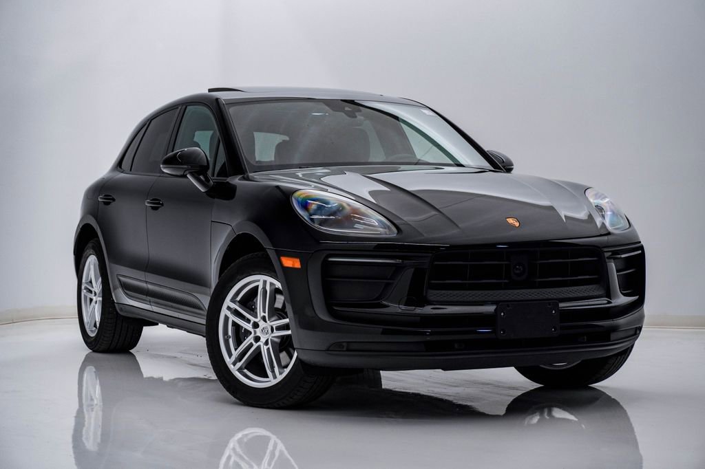 Certified 2025 Porsche Macan image 8