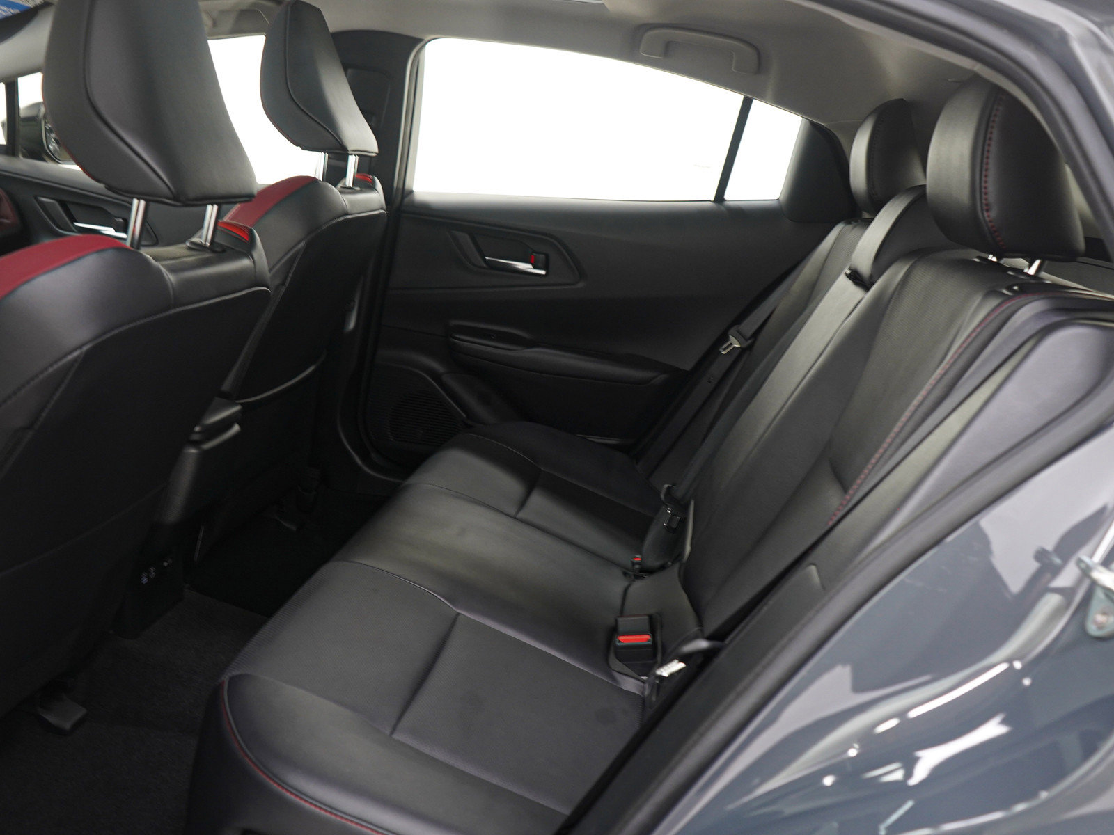 Used 2024 Toyota Prius Prime XSE Premium image 16