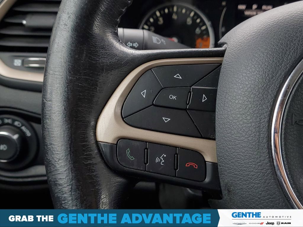 Used 2016 Jeep Renegade Latitude AWD/4WD image 13