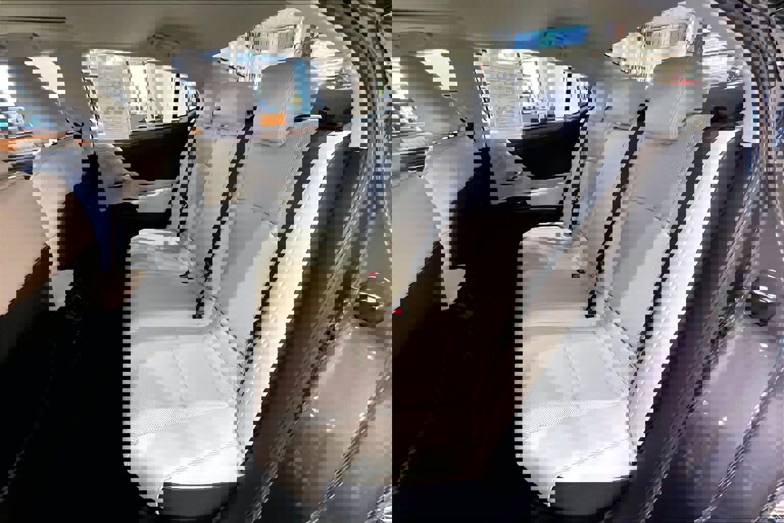 Used 2025 Lexus ES 300h w/ Premium Package image 18