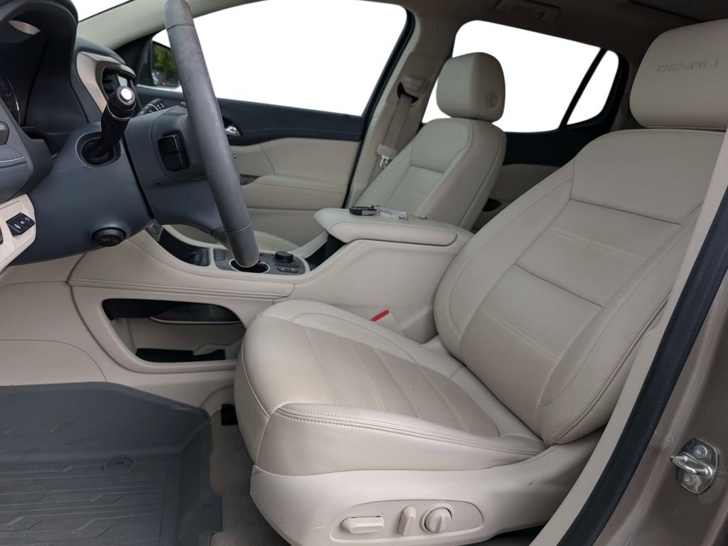 Used 2022 GMC Acadia Denali w/ Denali Technology Package FWD image 12