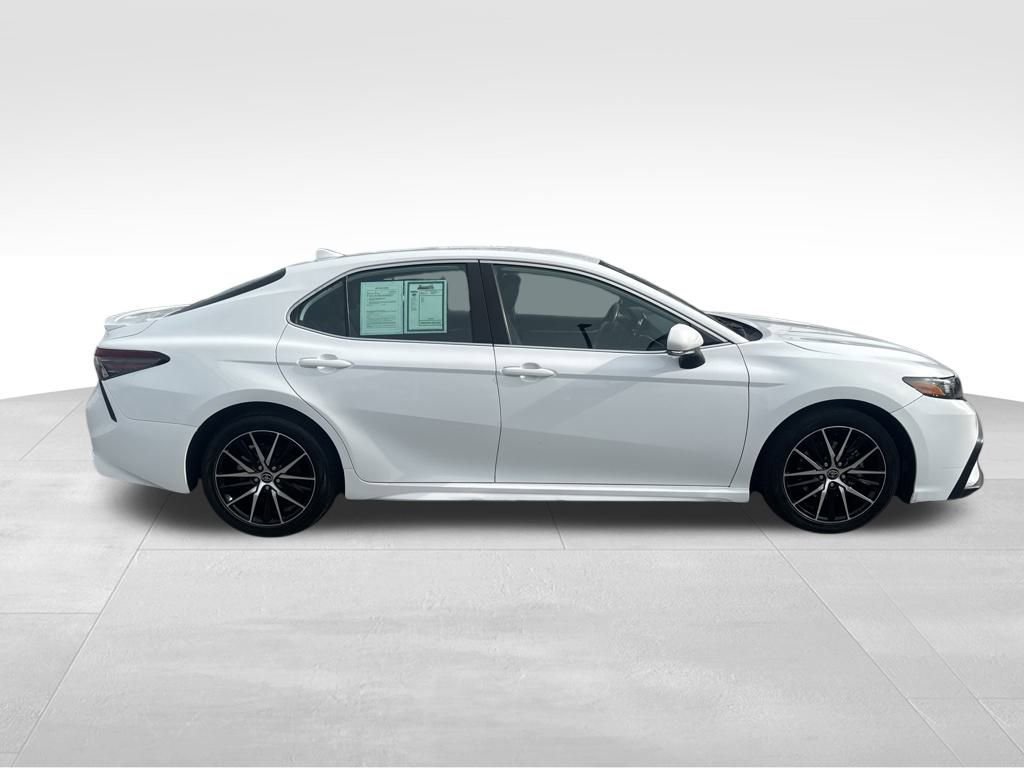 Used 2023 Toyota Camry SE image 5