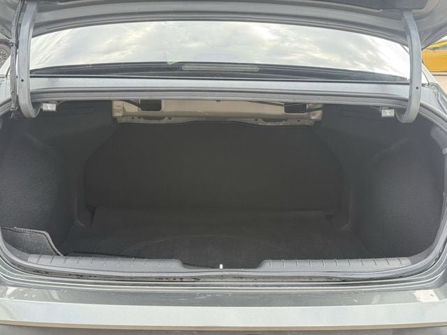 Used 2025 Hyundai Elantra Hybrid FWD image 31