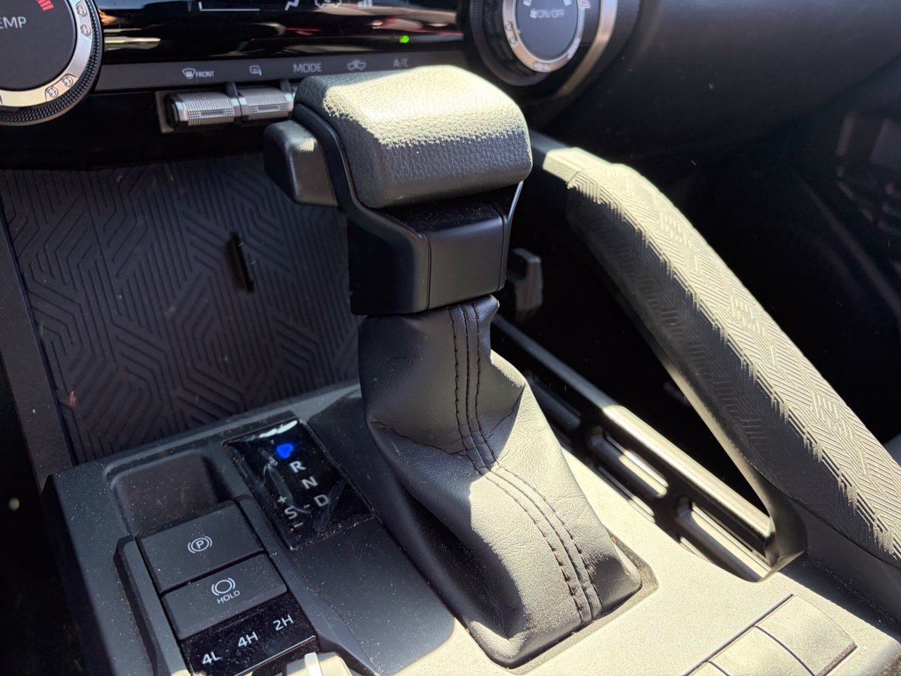 Used 2025 Toyota Tacoma SR5 AWD/4WD image 7