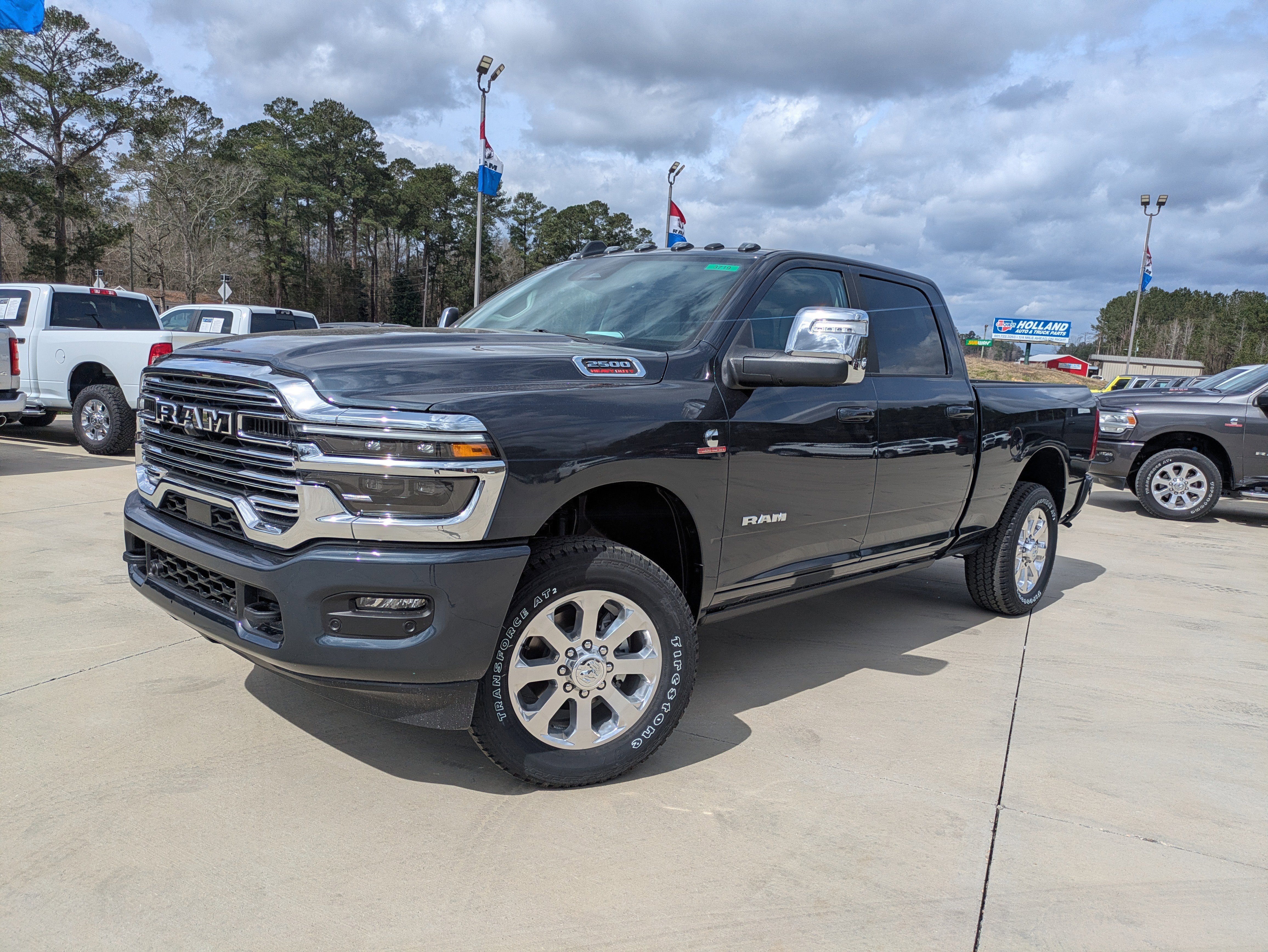 New 2026 RAM 2500 Laramie AWD/4WD image 4
