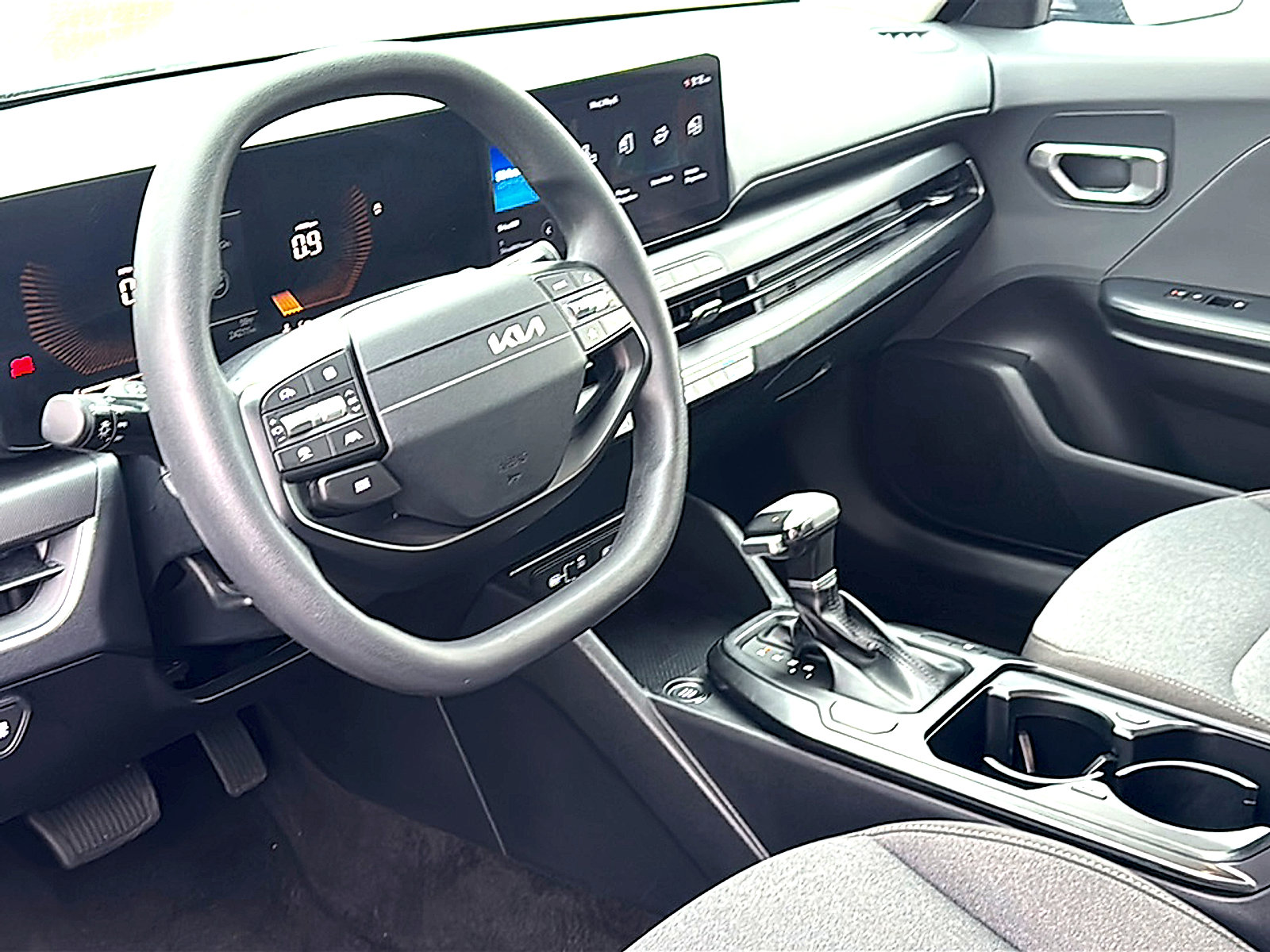 Used 2025 Kia K4 FWD image 12