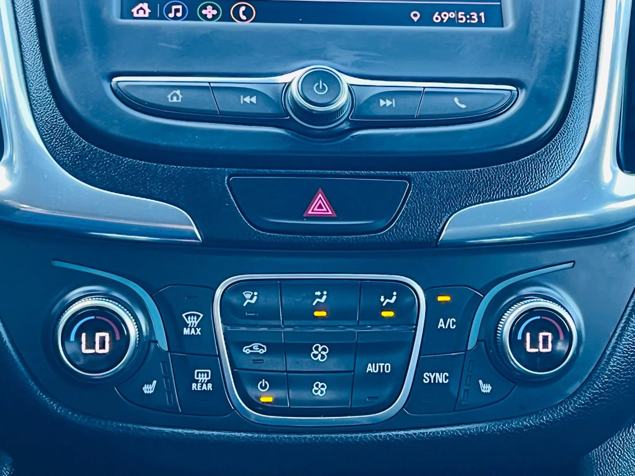 Used 2020 Chevrolet Equinox LT image 20