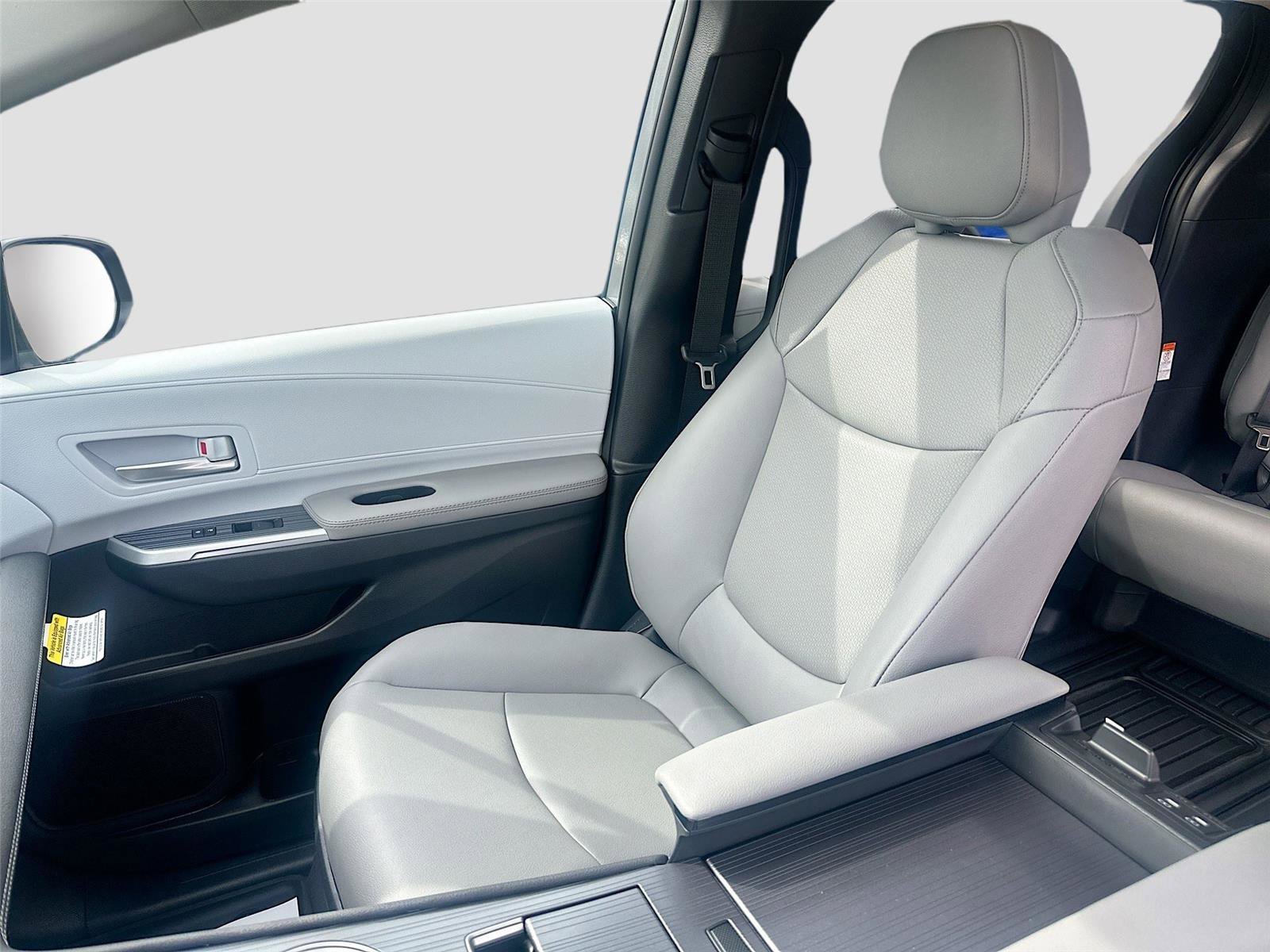 New 2026 Toyota Sienna XLE image 25