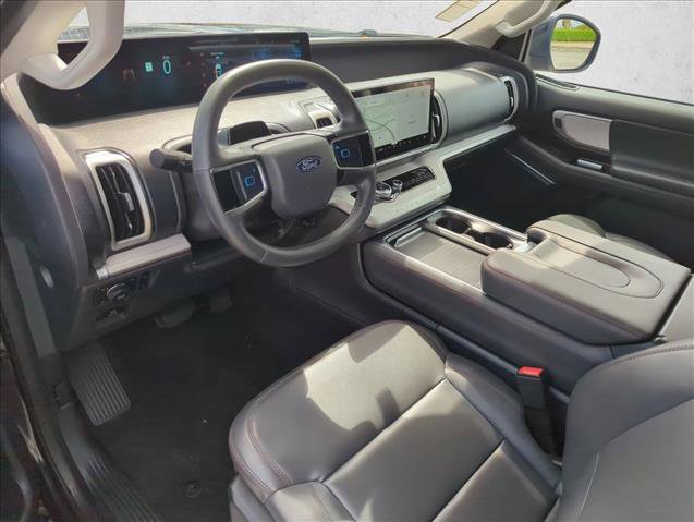 Used 2025 Ford Expedition Active image 9