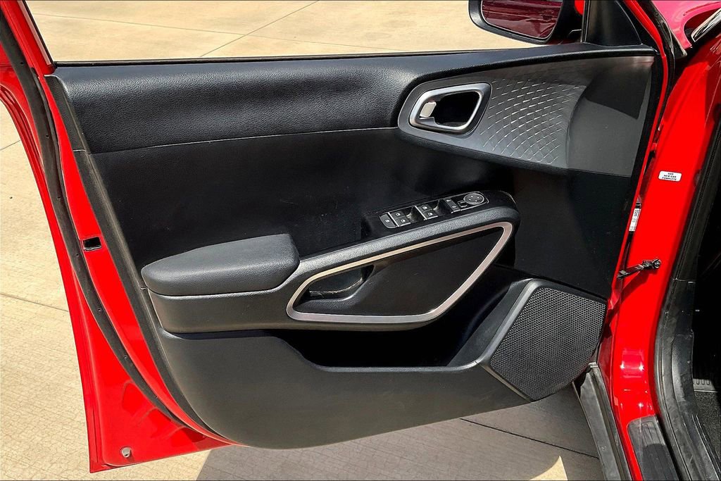 Certified 2022 Kia Soul LX w/ Technology Package image 23