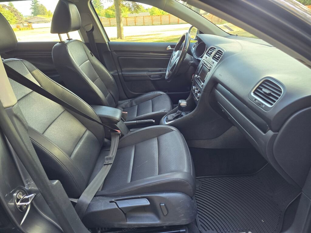 Used 2011 Volkswagen Jetta SE w/ Wheel & Sunroof Pkg image 16