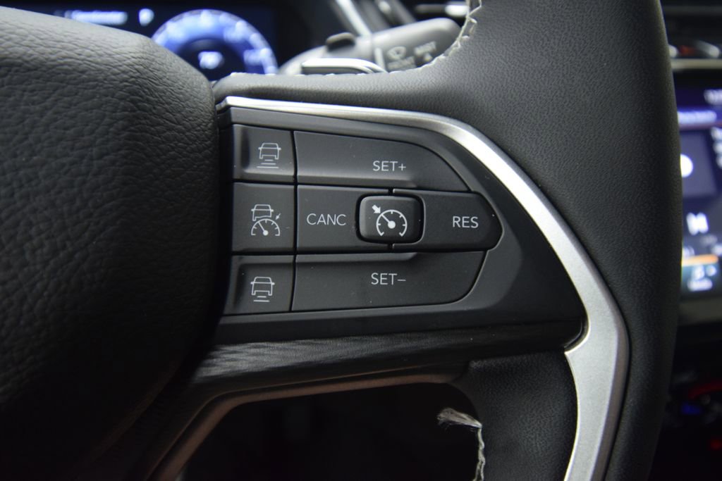 Used 2024 Jeep Grand Cherokee Altitude AWD/4WD image 30