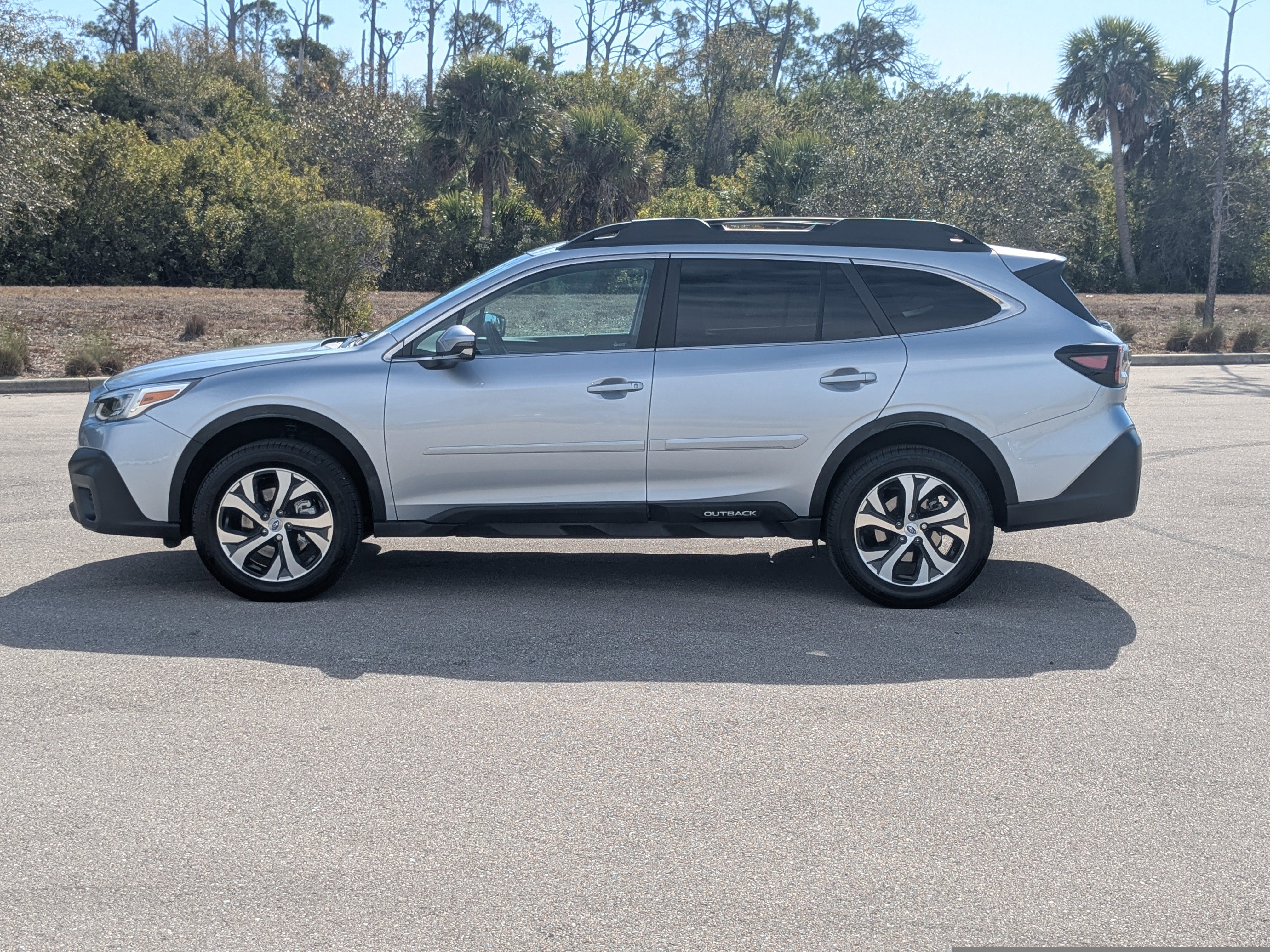 Used 2020 Subaru Outback Limited image 8