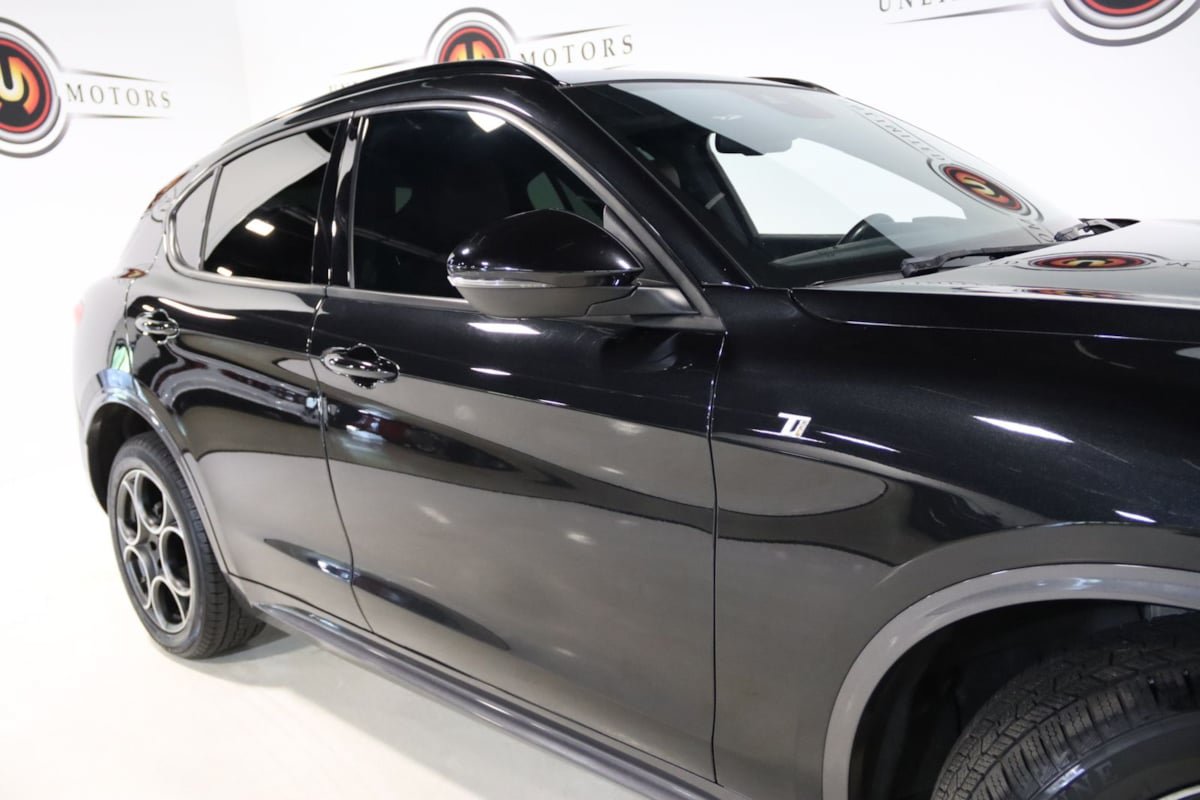 Used 2022 Alfa Romeo Stelvio Ti AWD/4WD image 7