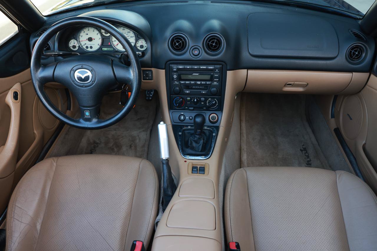Used 2002 MAZDA MX-5 Miata RWD image 16