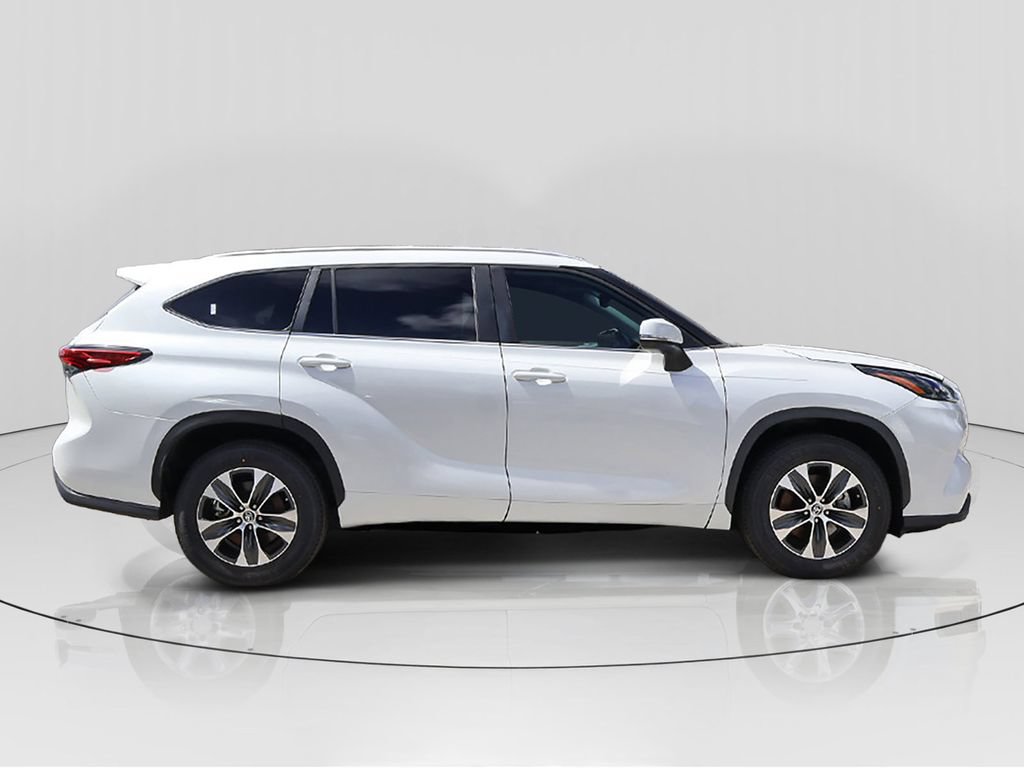 Used 2023 Toyota Highlander XLE FWD image 8