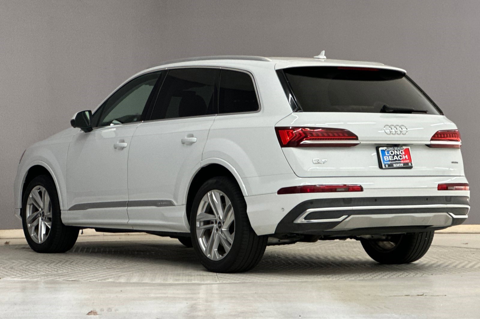 Used 2021 Audi Q7 2.0T Premium Plus w/ Premium Plus Package AWD/4WD image 3