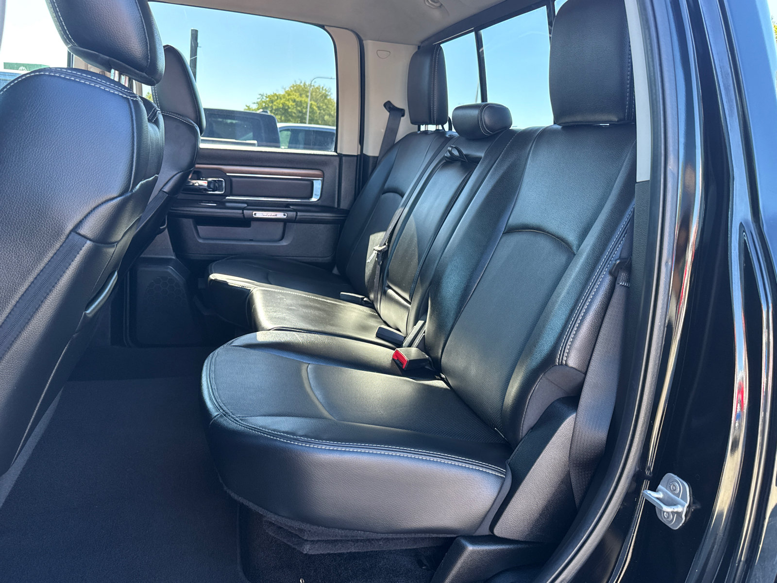Used 2014 RAM 1500 Laramie w/ Convenience Group AWD/4WD image 6