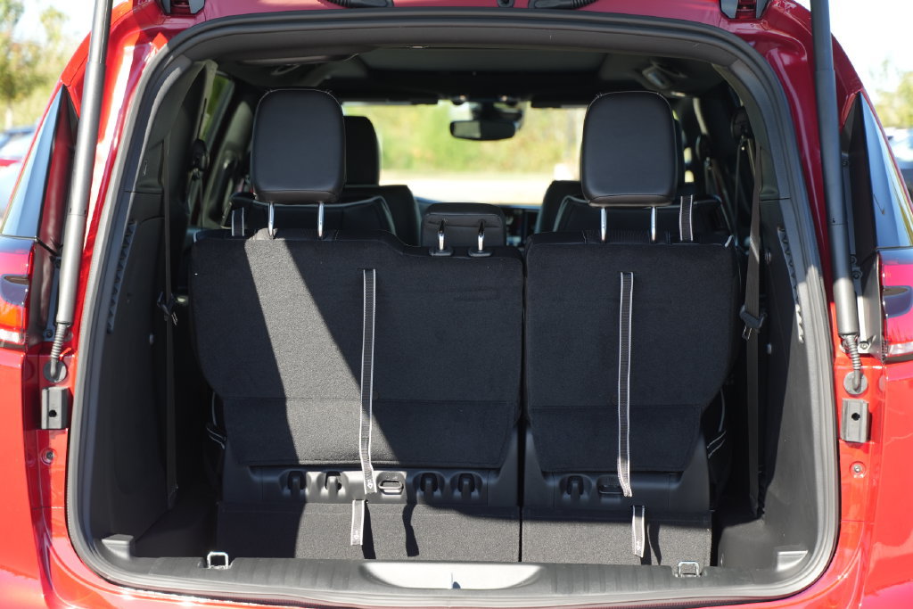 New 2027 Chrysler Pacifica Limited FWD image 16