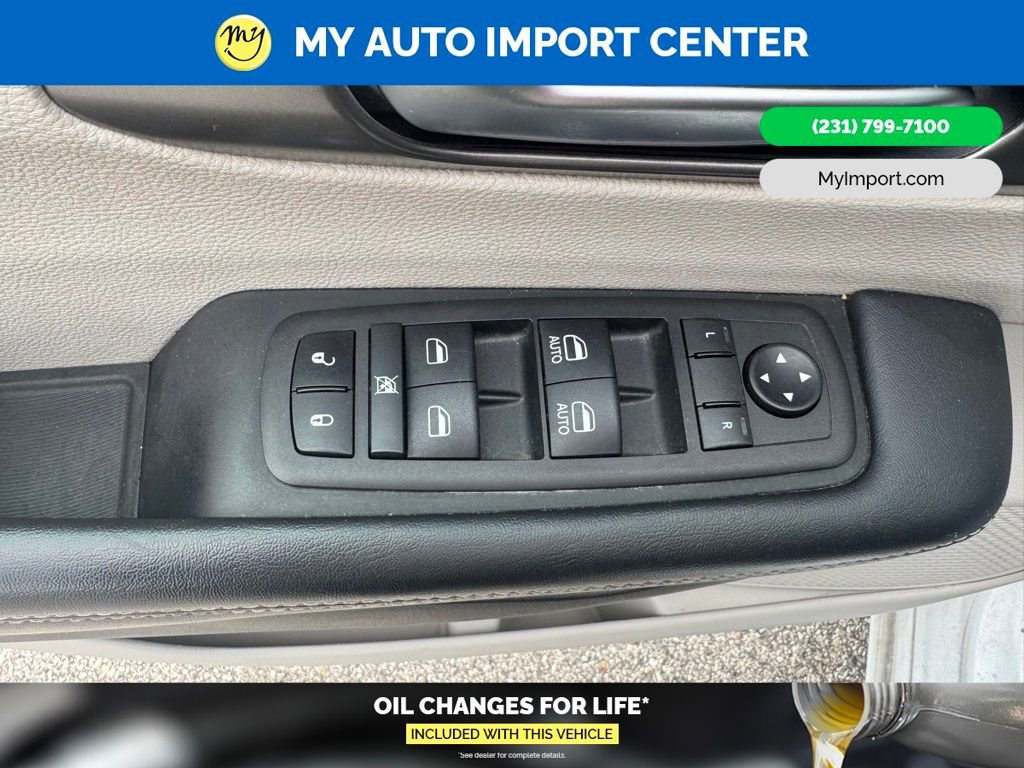 Used 2023 Chrysler Pacifica Touring-L FWD image 27