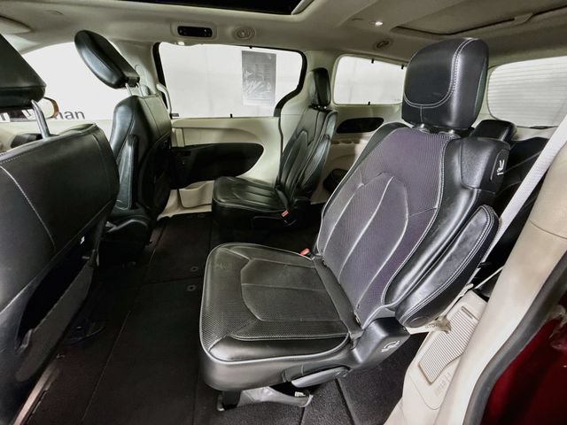 Used 2017 Chrysler Pacifica Limited FWD image 24