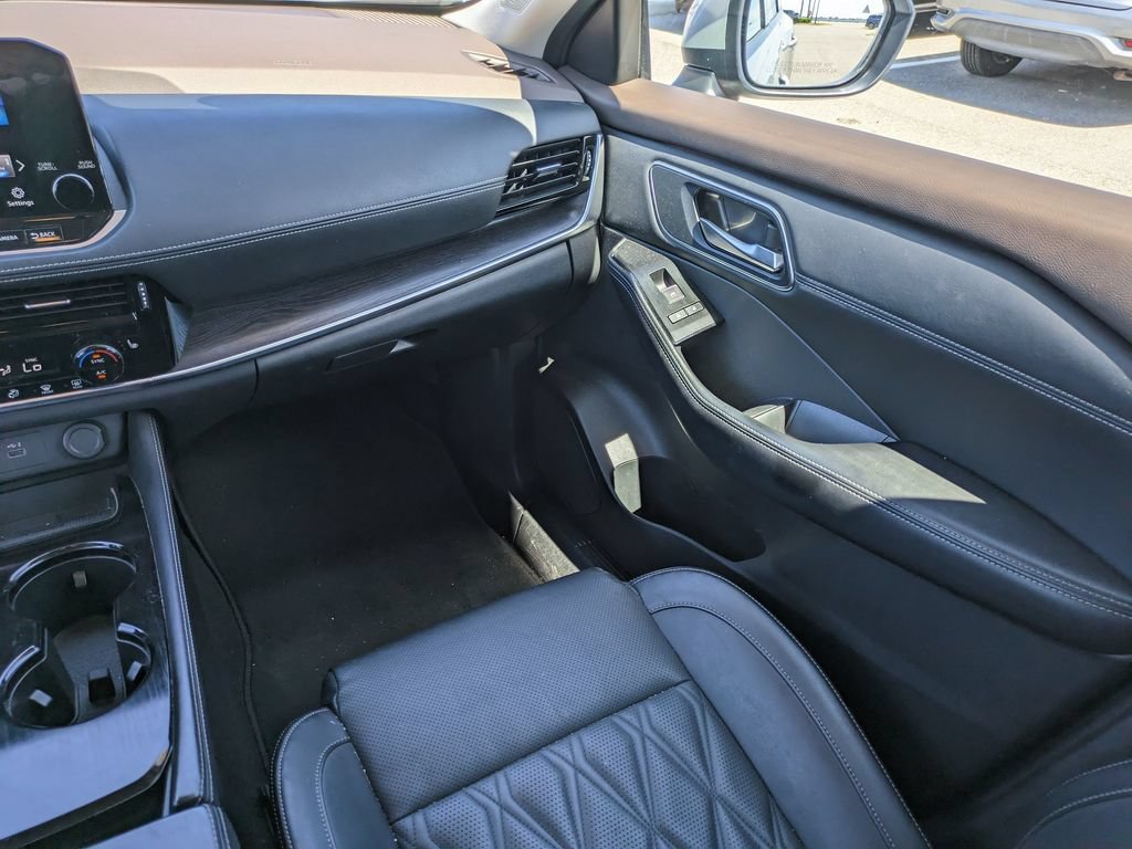 Used 2023 Nissan Rogue Platinum w/ Platinum Premium Package FWD image 18