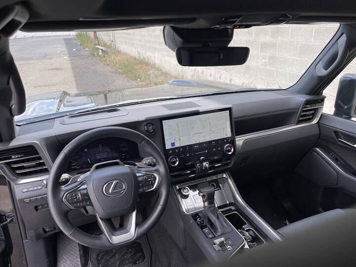 Used 2024 Lexus GX 550 w/ Accessory Package (Z1) AWD/4WD image 12