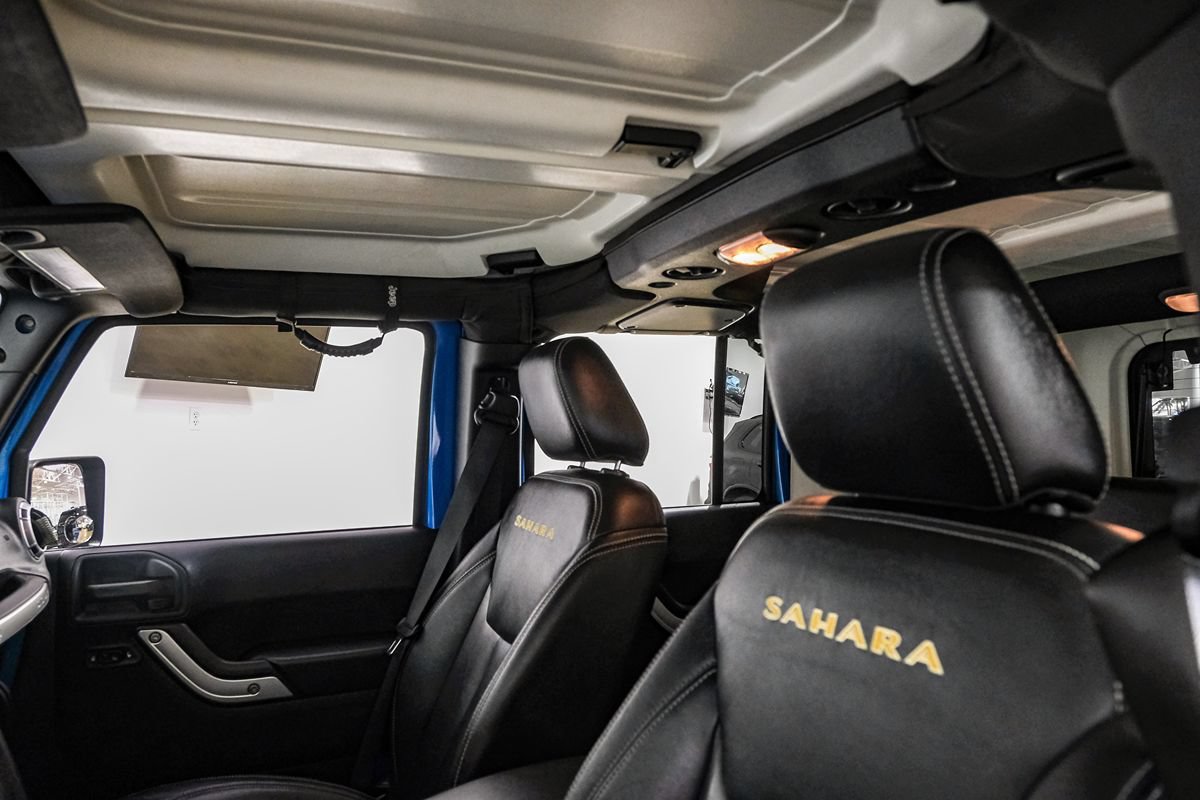 Used 2015 Jeep Wrangler Unlimited Sahara w/ Connectivity Group AWD/4WD image 27
