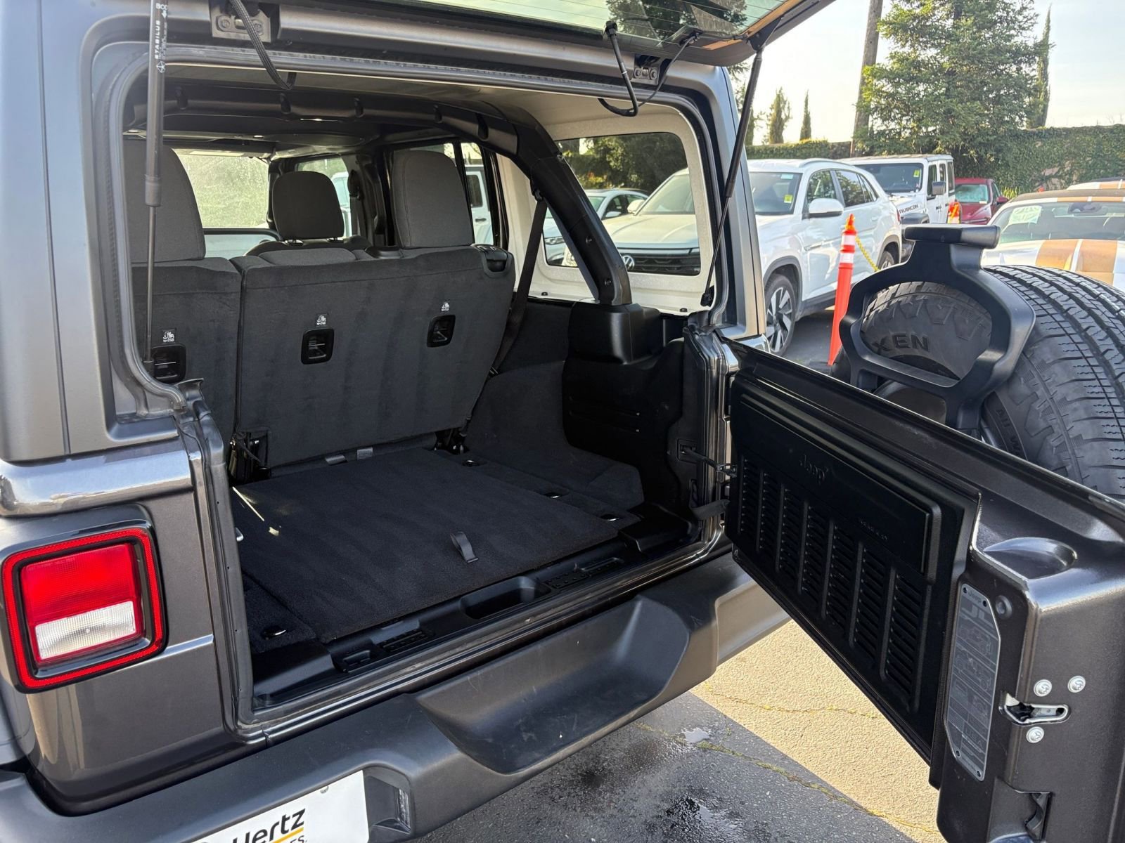 Used 2025 Jeep Wrangler Sport S AWD/4WD image 30