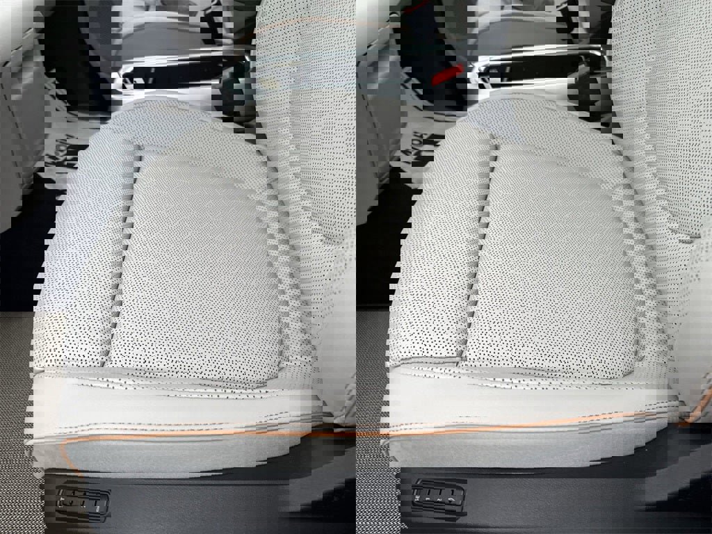 New 2025 Volkswagen ID. Buzz 1st Edition image 8