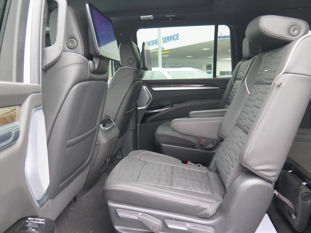 New 2026 Cadillac Escalade ESV Platinum Luxury AWD/4WD image 24