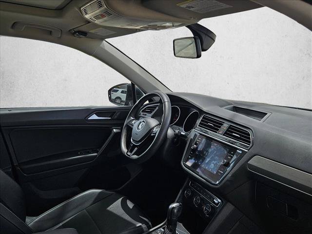 Used 2021 Volkswagen Tiguan SE w/ Panoramic Sunroof Package FWD image 9