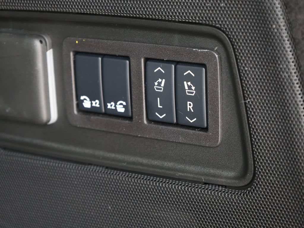 Used 2025 Cadillac Escalade ESV Premium Luxury w/ LPO, Floor Liner Package AWD/4WD image 10
