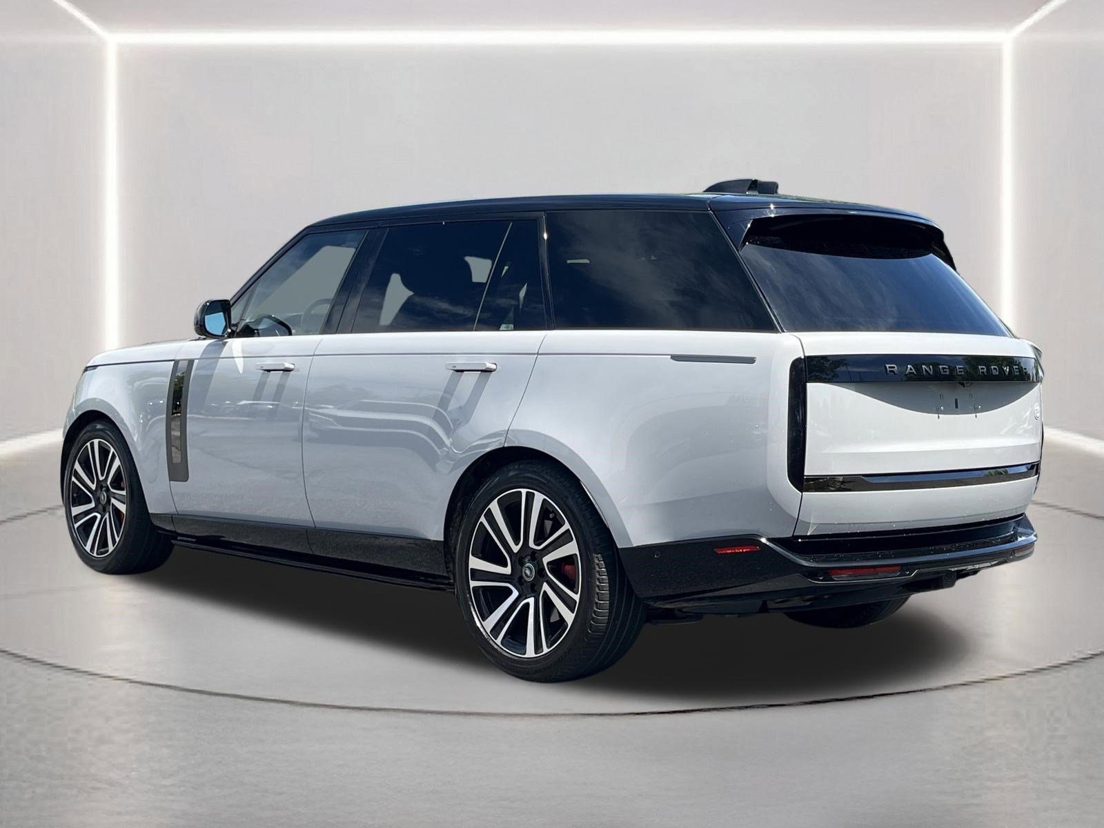 Used 2023 Land Rover Range Rover SV AWD/4WD image 22