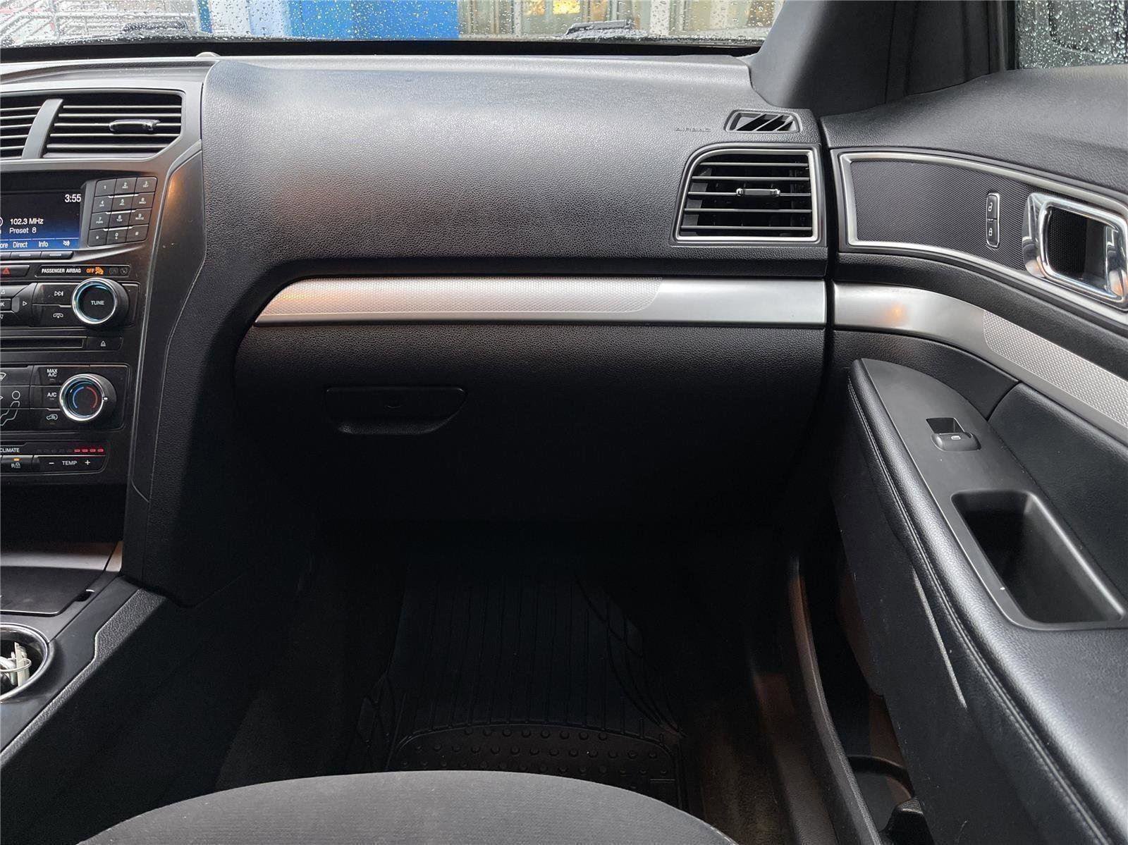 Used 2017 Ford Explorer XLT image 28