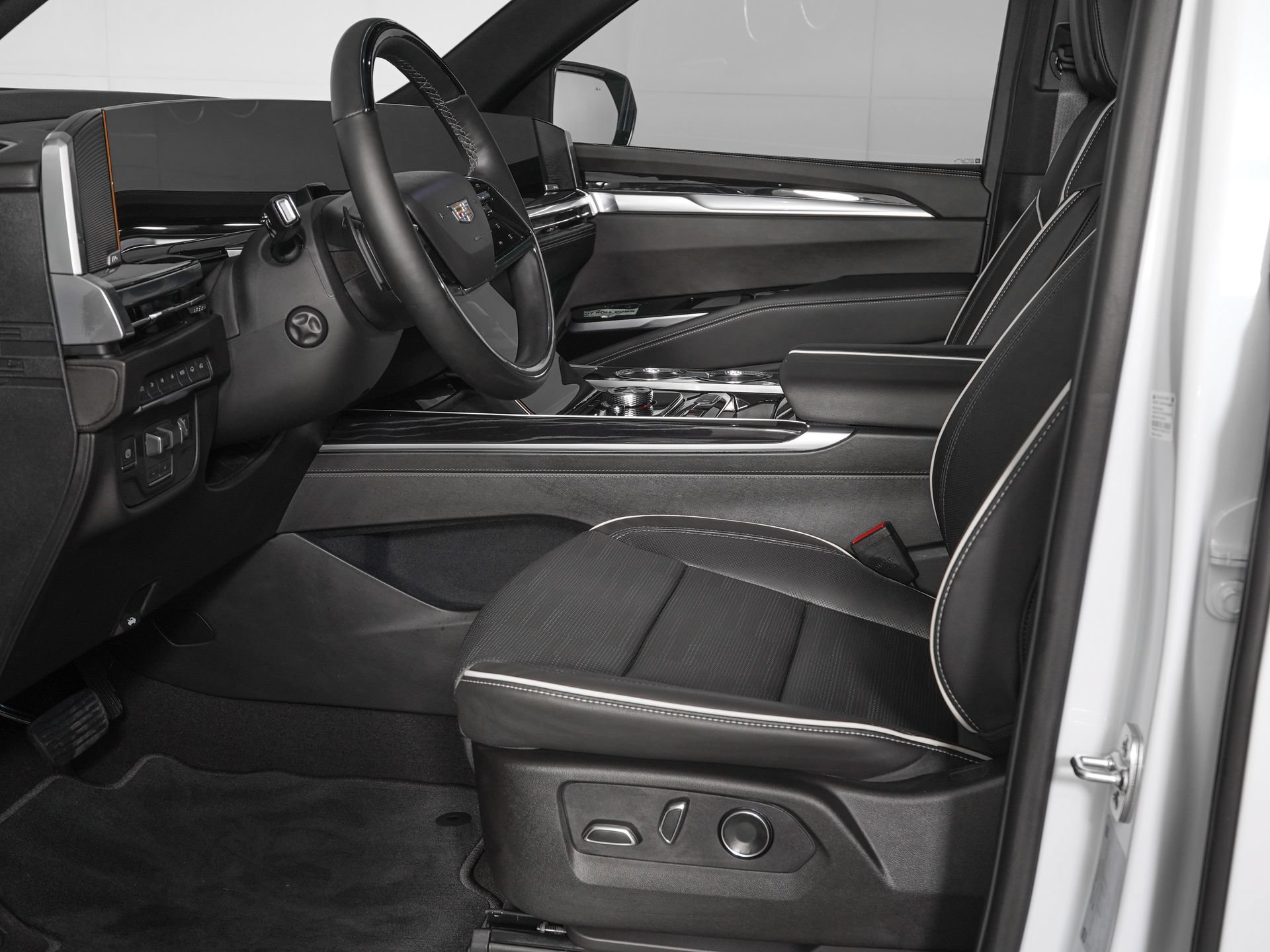 Used 2026 Cadillac Escalade Sport w/ Touring Package AWD/4WD image 16