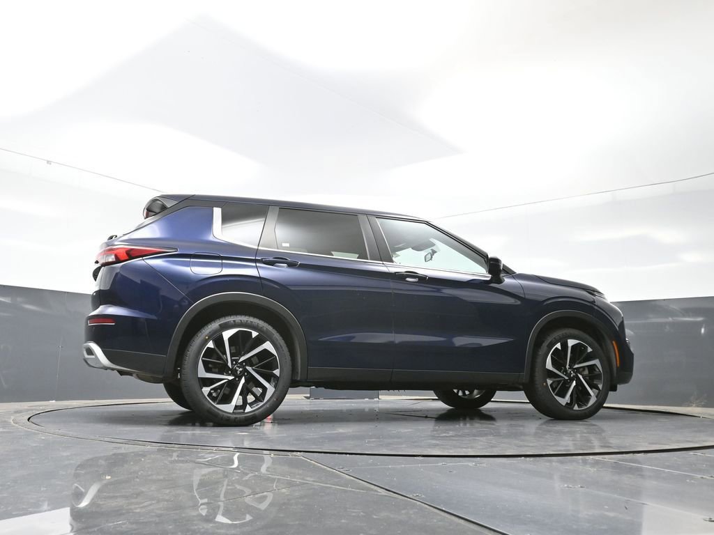 Used 2024 Mitsubishi Outlander AWD image 49