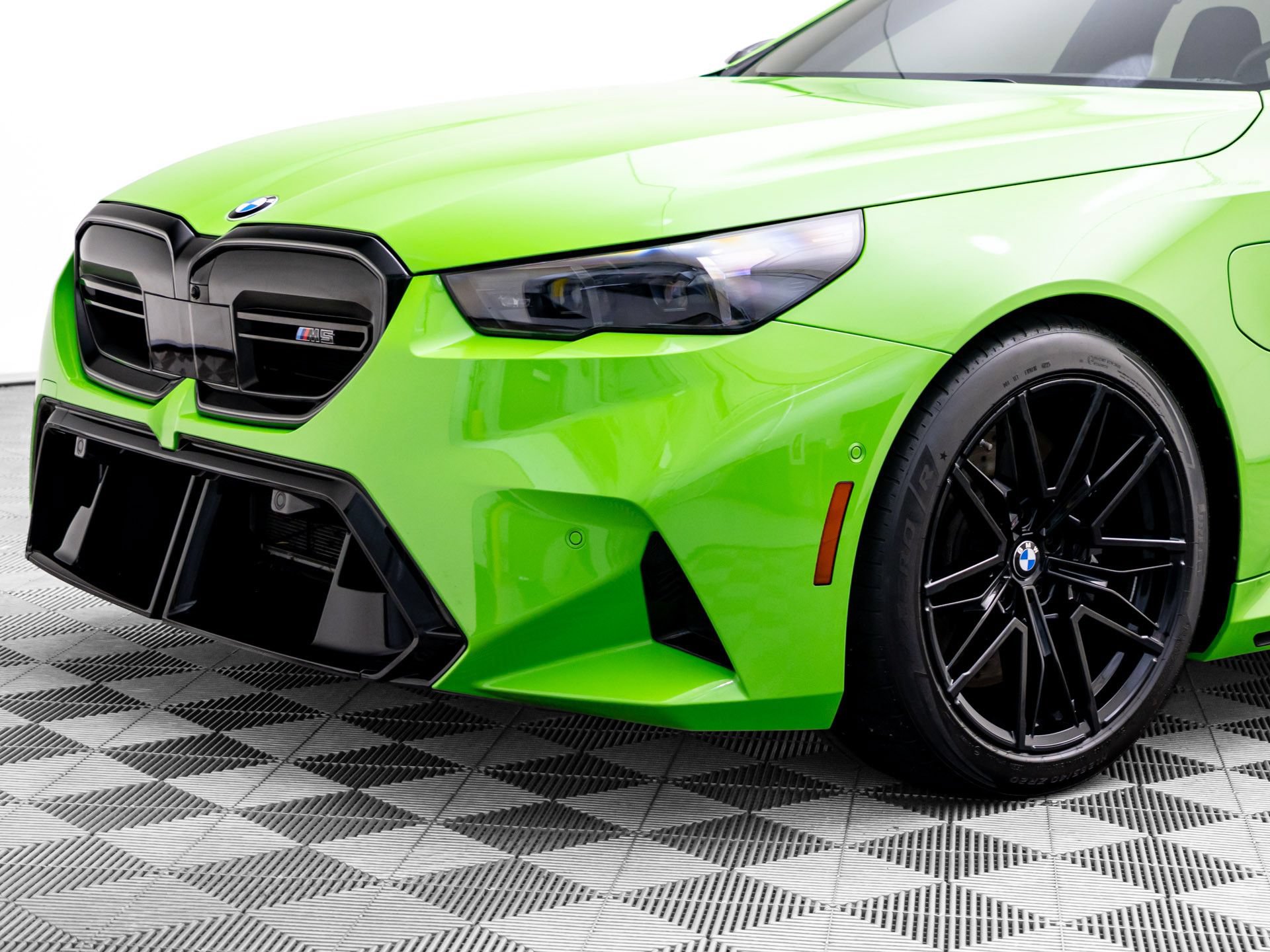 Used 2026 BMW M5 w/ Carbon Package AWD/4WD image 38