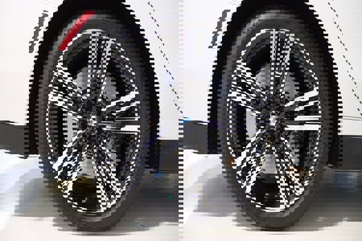 Used 2023 BMW 760i xDrive image 94