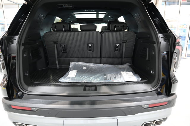 New 2027 Chevrolet Traverse LT w/ LPO, Floor Liner Package FWD image 29