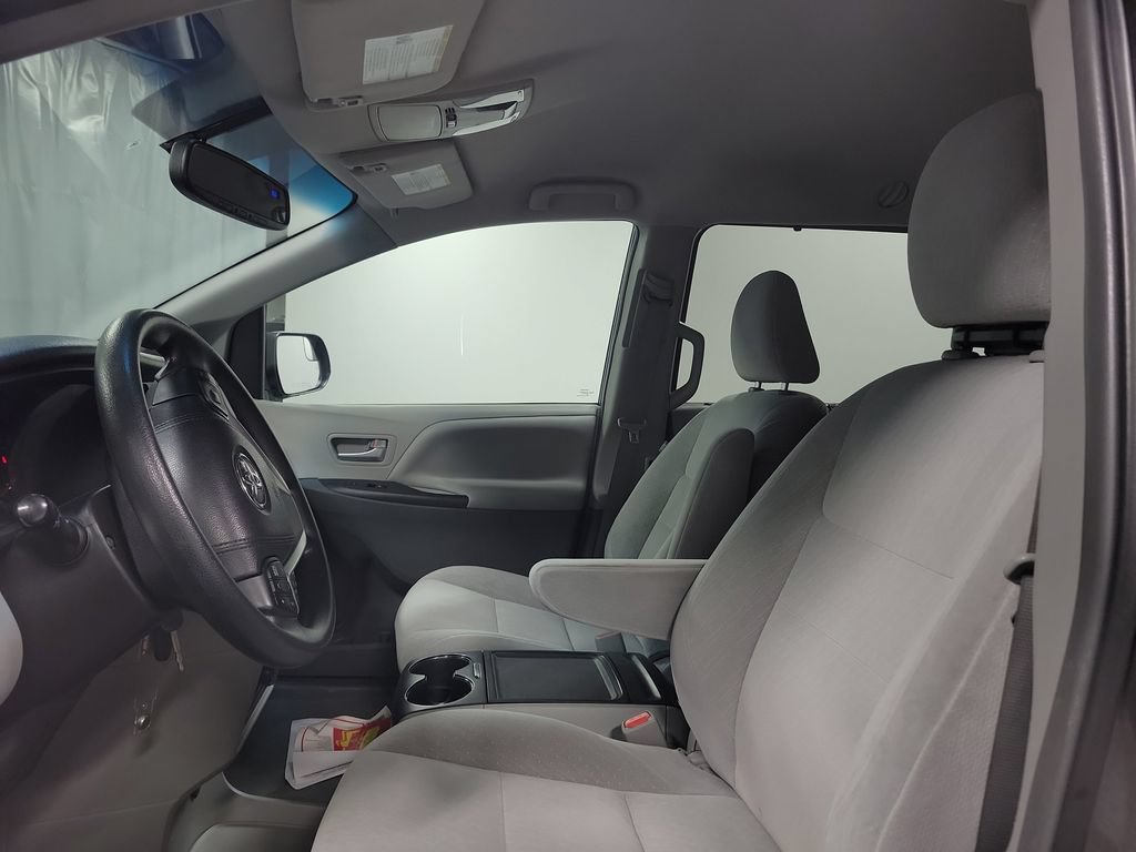 Used 2016 Toyota Sienna LE AWD/4WD image 15