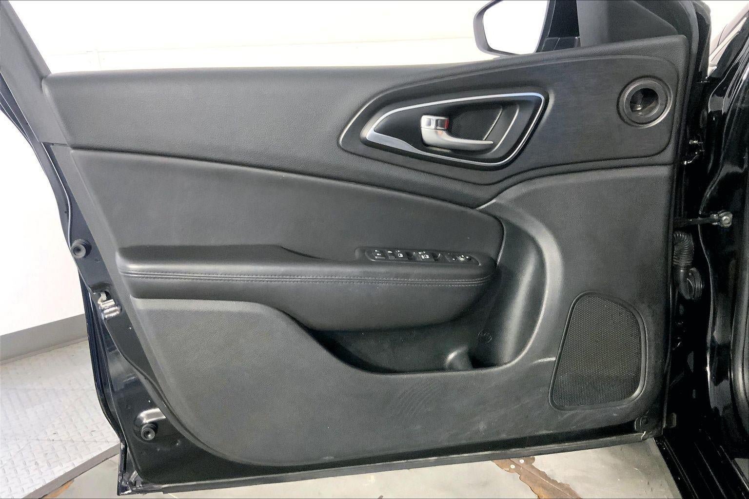 Used 2017 Chrysler 200 Limited Platinum w/ Mopar Interior Package FWD image 24
