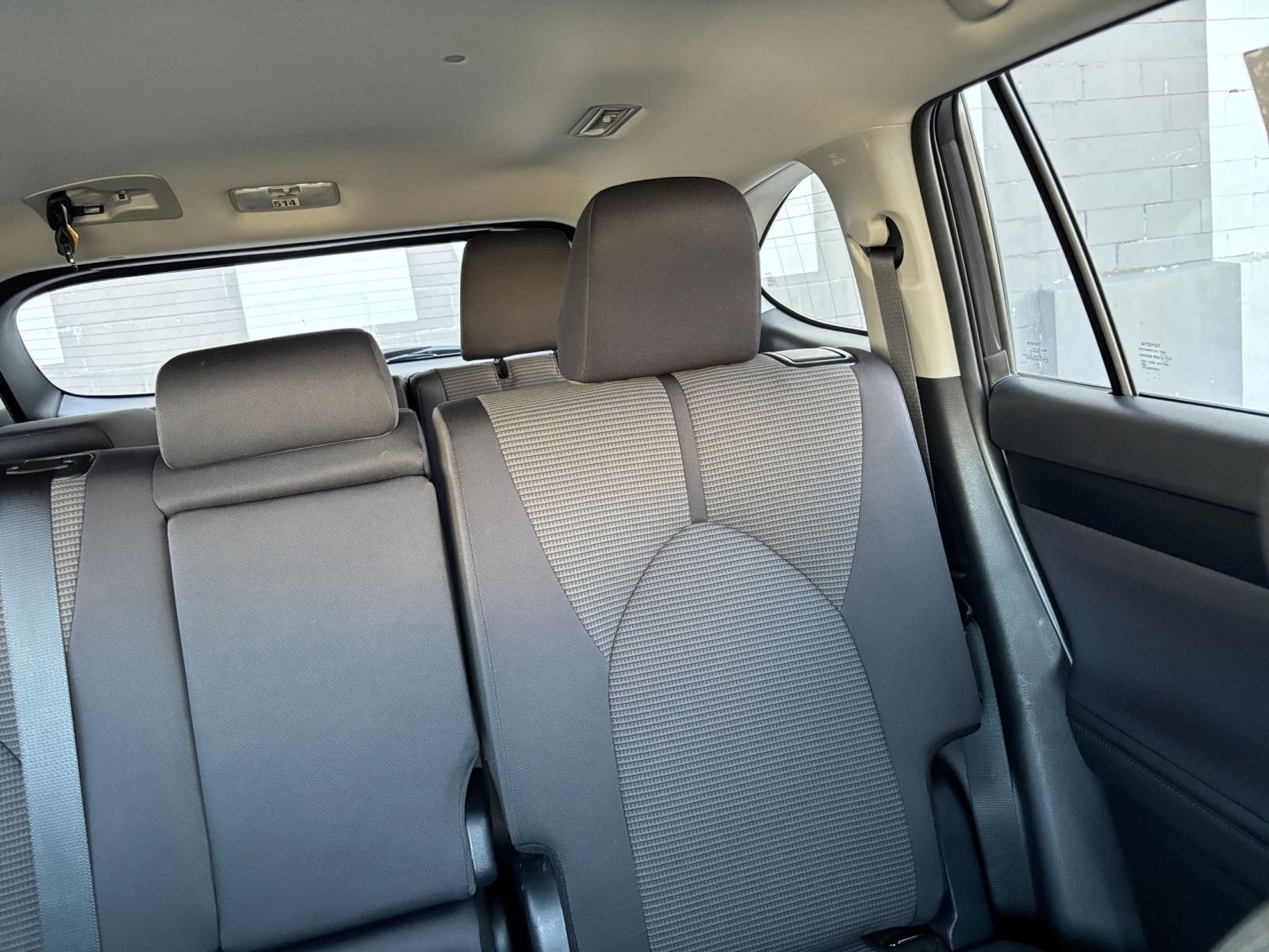 Used 2025 Toyota Highlander LE FWD image 37