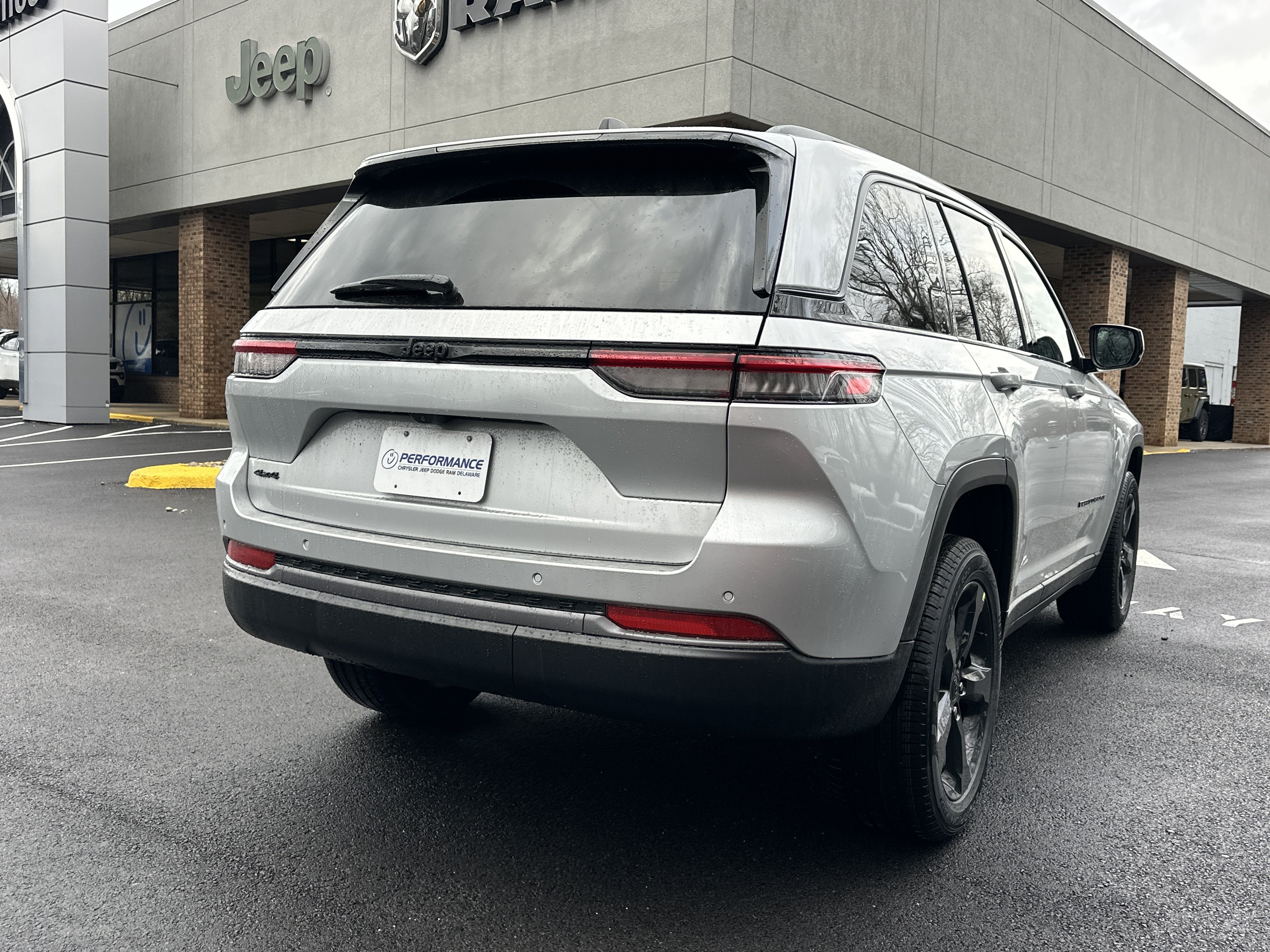 New 2026 Jeep Grand Cherokee Limited w/ Limited Altitude Package AWD/4WD image 17