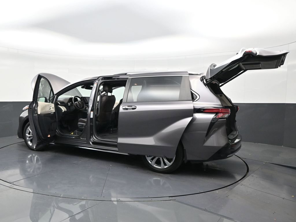 Used 2024 Toyota Sienna Platinum image 31