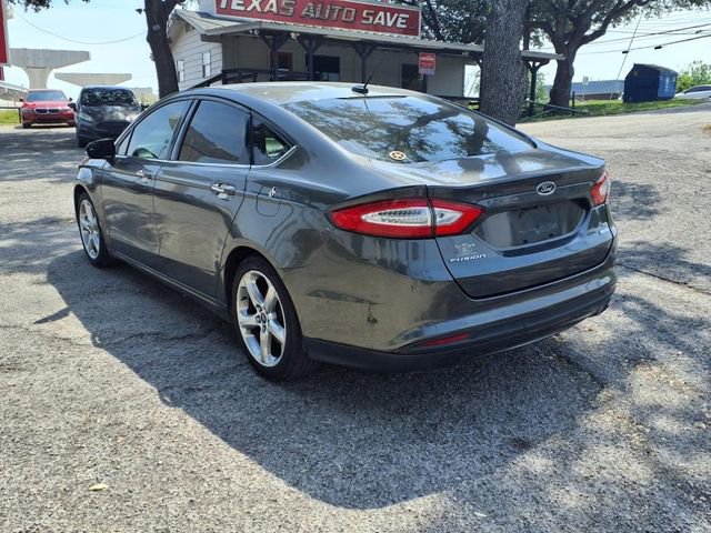 Used 2015 Ford Fusion SE FWD image 5
