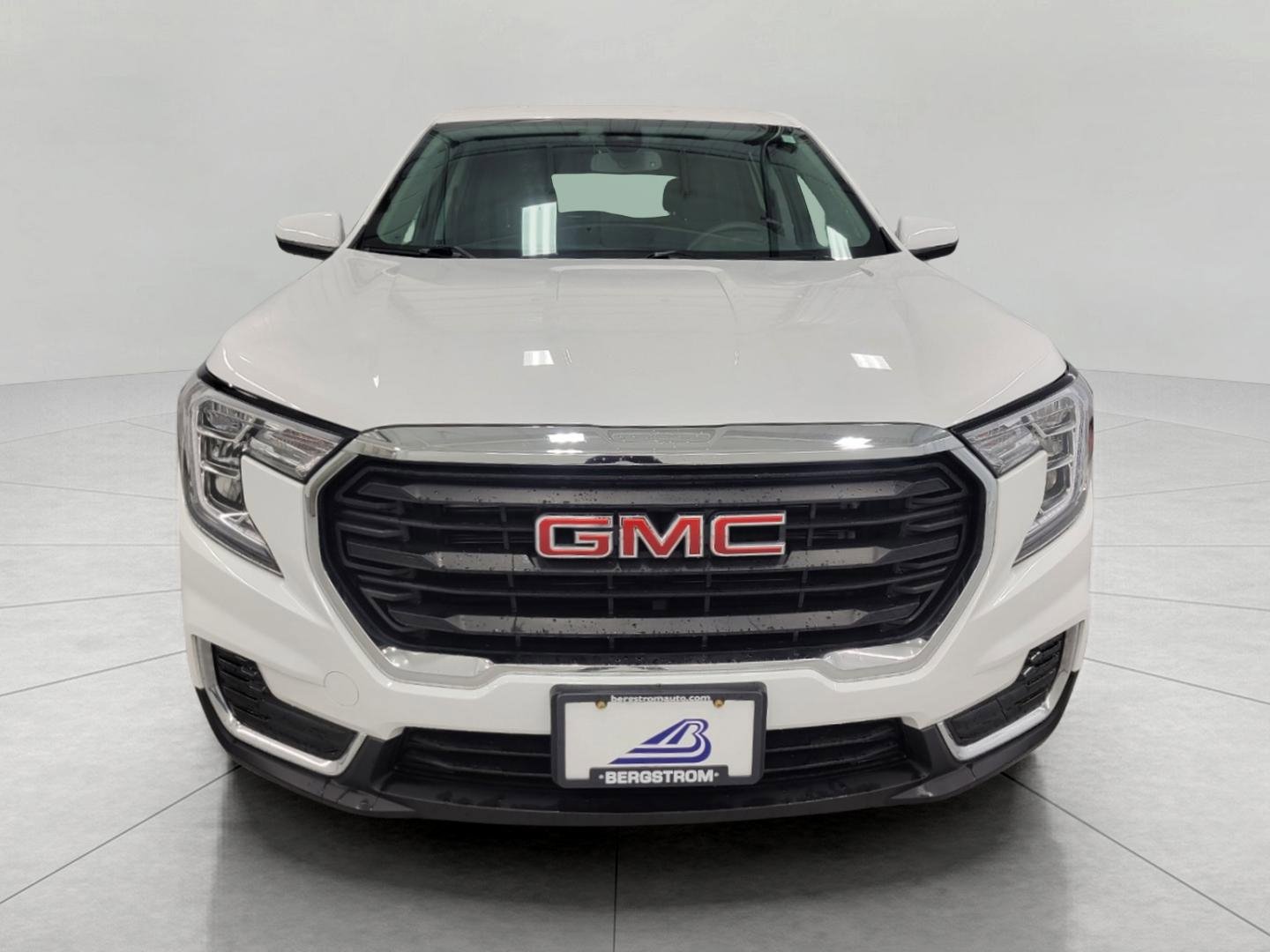 Used 2024 GMC Terrain SLE image 13