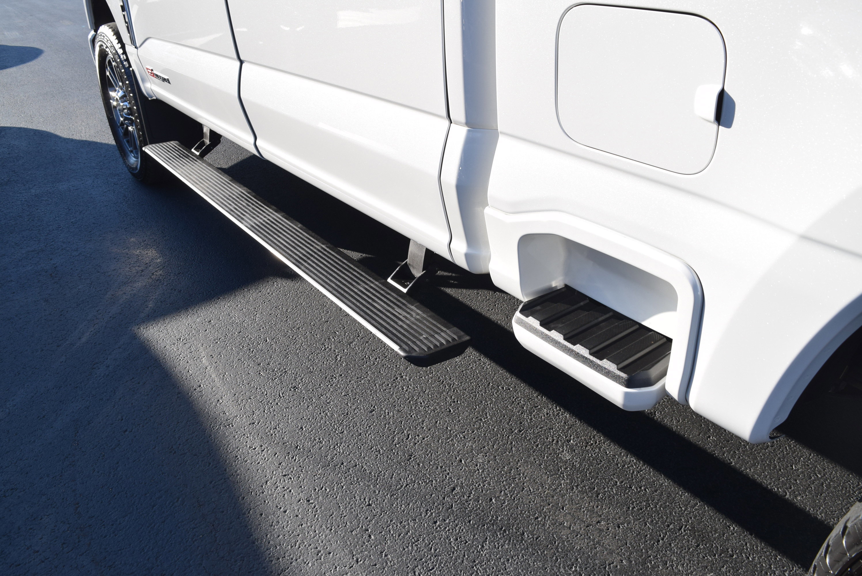 Used 2024 Ford F350 Limited w/ FX4 Off-Road Package image 7