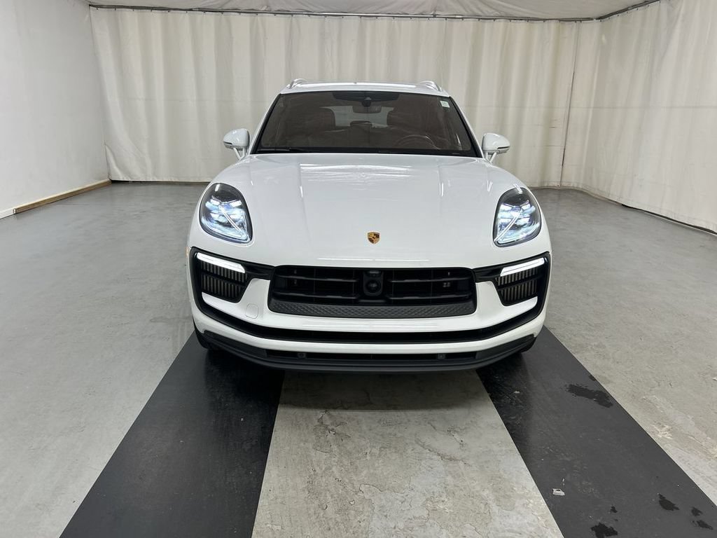 Certified 2022 Porsche Macan S AWD/4WD image 4